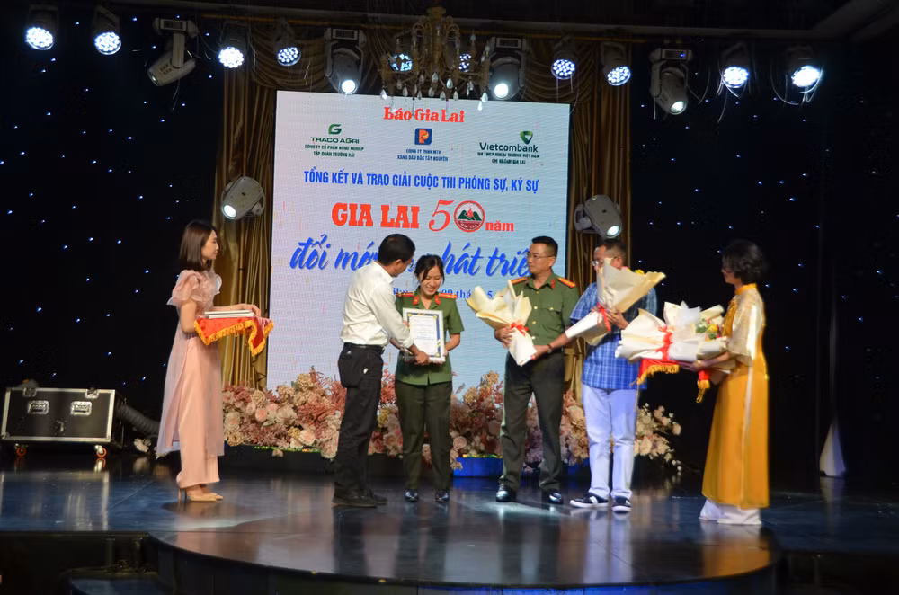 Cơ hội để các nhà báo trao đổi, giao lưu, học hỏi kinh nghiệm. Cơ hội để các nhà báo trao đổi, giao lưu, học hỏi kinh nghiệm.
