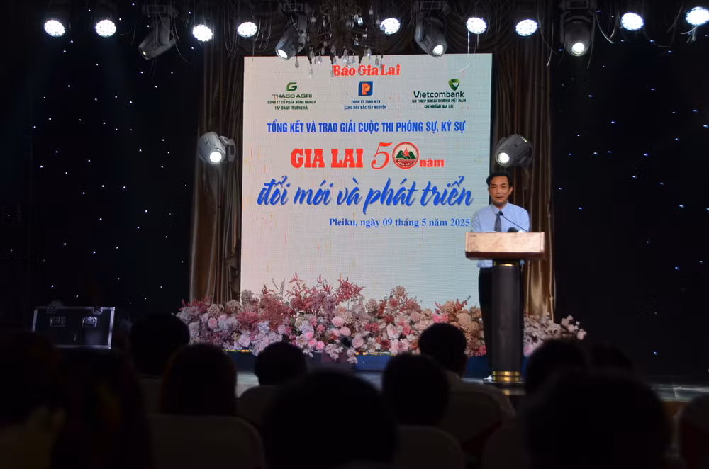 Ban giám khảo đánh giá cao chất lượng các tác phẩm dự thi. Ban giám khảo đánh giá cao chất lượng các tác phẩm dự thi.