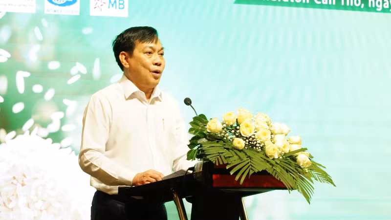 Ông Nguyễn Ngọc Hè, Phó Chủ tịch UBND thành phố Cần Thơ phát biểu tại hội thảo.