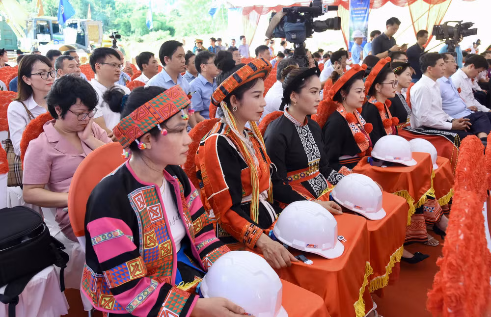 Các đại biểu tham dự lễ khởi công.