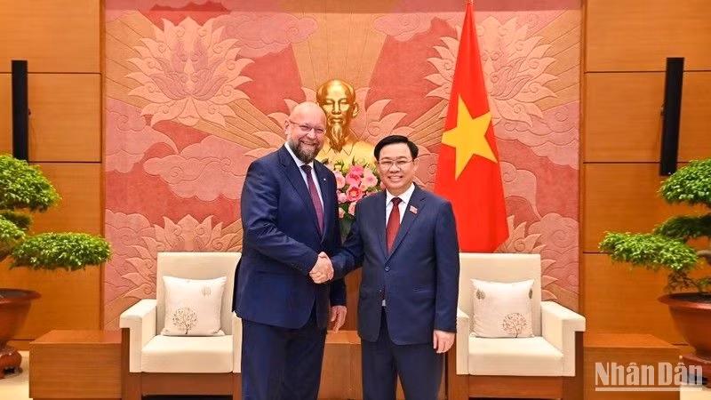 Chủ tịch Quốc hội Vương Đình Huệ và Phó Chủ tịch Hạ viện Cộng hòa Séc Jan Bartosek tại buổi tiếp. (Ảnh: Duy Linh)