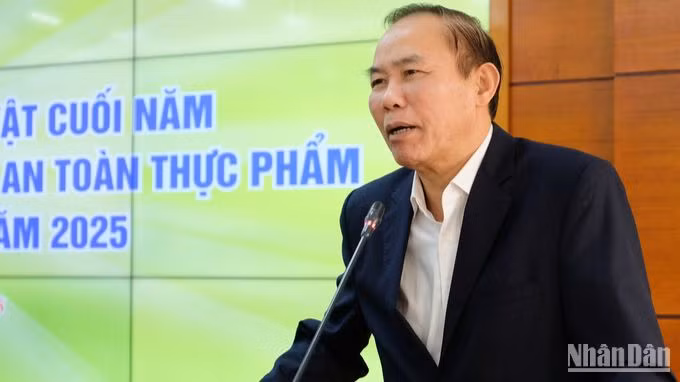 Thứ trưởng Phùng Đức Tiến cũng nhấn mạnh, thời điểm gần Tết Nguyên đán, cũng là thời điểm giao mùa, nhu cầu tiêu thụ thực phẩm tăng cao đi cùng với nguy cơ lây lan dịch bệnh động vật. Thứ trưởng Phùng Đức Tiến cũng nhấn mạnh, thời điểm gần Tết Nguyên đán, cũng là thời điểm giao mùa, nhu cầu tiêu thụ thực phẩm tăng cao đi cùng với nguy cơ lây lan dịch bệnh động vật.