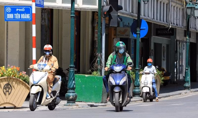 Khu vực Hà Nội ngày nắng, có nơi nắng nóng hơn 35 độ C. (Ảnh minh họa)