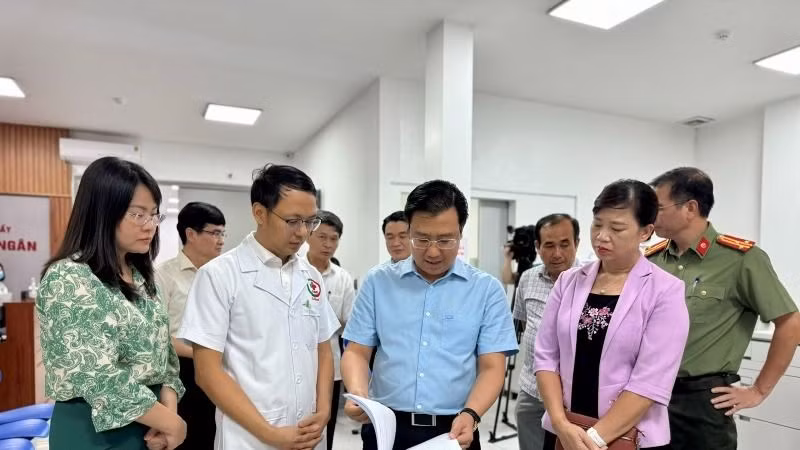 Hội đồng nhân dân thành phố Hà Nội khảo sát thực tế tại cơ sở hành nghề y, dược.