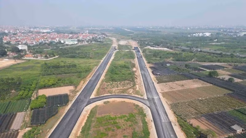 Đường song hành Vành đai 4 qua địa bàn huyện Hoài Đức và Đan Phượng. (Ảnh: HỮU CHÁNH)