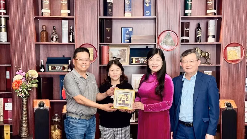 Đoàn đại biểu thành phố Hà Nội đến thăm và động viên cộng đồng người Việt Nam tại Cộng hòa Nam Phi Đoàn đại biểu thành phố Hà Nội đến thăm và động viên cộng đồng người Việt Nam tại Cộng hòa Nam Phi