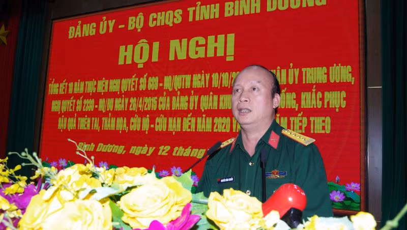 Đại tá Nguyễn Đình Chuẩn, Tỉnh ủy viên, Phó Bí thư Thường trực Đảng ủy Quân sự, Chính ủy Bộ Chỉ huy Quân sự tỉnh Bình Dương chủ trì hội nghị.
