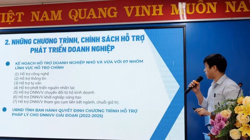 Đại diện các sở, ngành chia sẻ chính sách hỗ trợ, phát triển doanh nghiệp của tỉnh. Đại diện các sở, ngành chia sẻ chính sách hỗ trợ, phát triển doanh nghiệp của tỉnh.