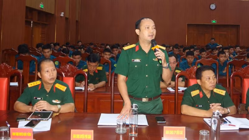 Các đồng chí dự đối thoại phát biểu ý kiến.
