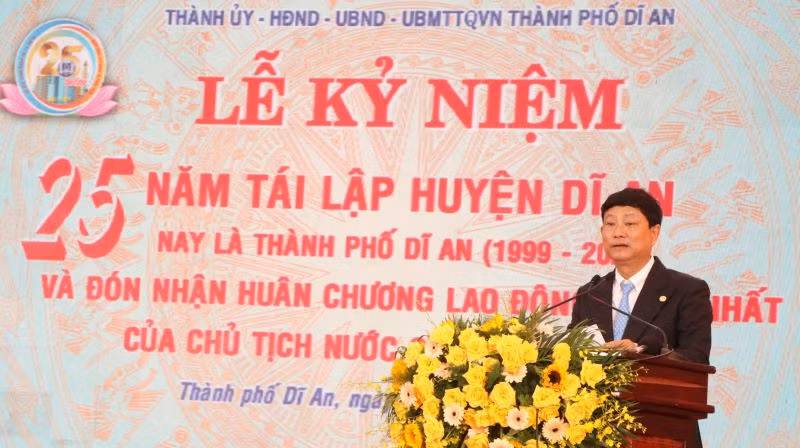 Chủ tịch Ủy ban nhân dân tỉnh Bình Dương Võ Văn Minh phát biểu ý kiến tại buổi lễ. Chủ tịch Ủy ban nhân dân tỉnh Bình Dương Võ Văn Minh phát biểu ý kiến tại buổi lễ.