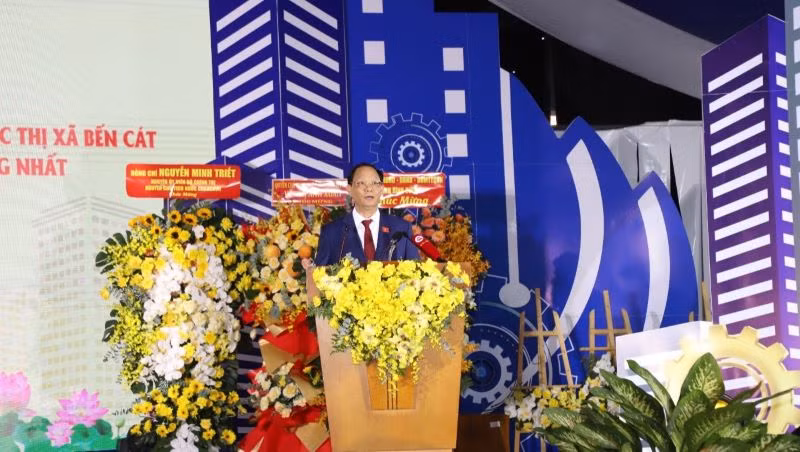Phó Chủ tịch Quốc hội Trần Quang Phương phát biểu ý kiến tại buổi lễ. Phó Chủ tịch Quốc hội Trần Quang Phương phát biểu ý kiến tại buổi lễ.