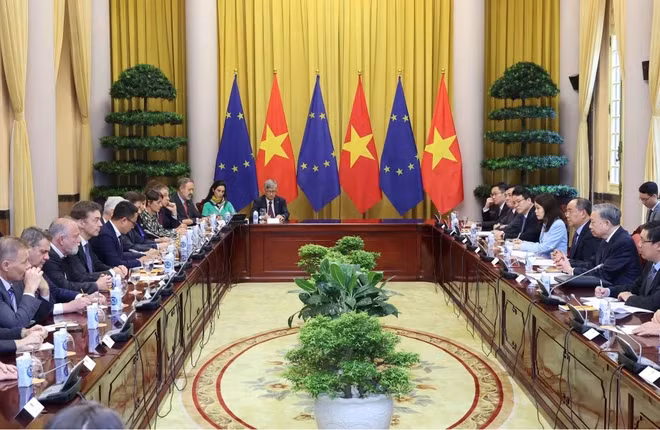Chủ tịch nước Tô Lâm tiếp Đại sứ, Đại biện các nước Liên minh châu Âu. (Ảnh: Nhan Sáng/TTXVN)