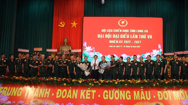 Ban Chấp hành Hội Cựu Chiến binh tỉnh Long An nhiệm kỳ 2022- 2027 ra mắt Đại hội.