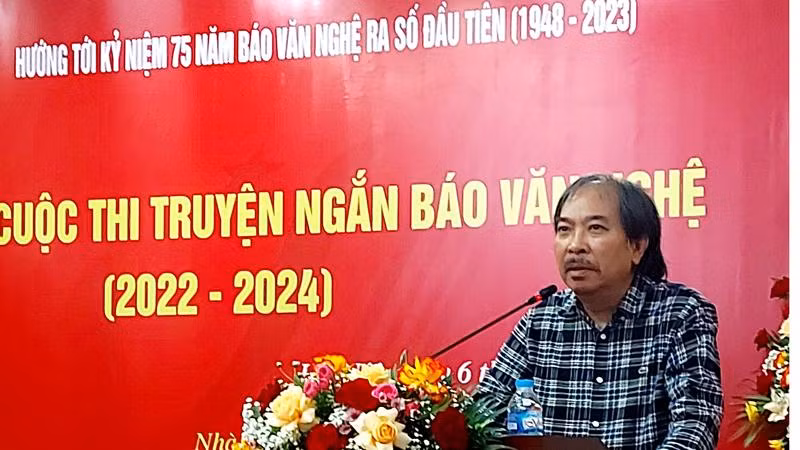 Chủ tịch Hội Nhà văn Việt Nam Nguyễn Quang Thiều phát biểu ý kiến. Chủ tịch Hội Nhà văn Việt Nam Nguyễn Quang Thiều phát biểu ý kiến.