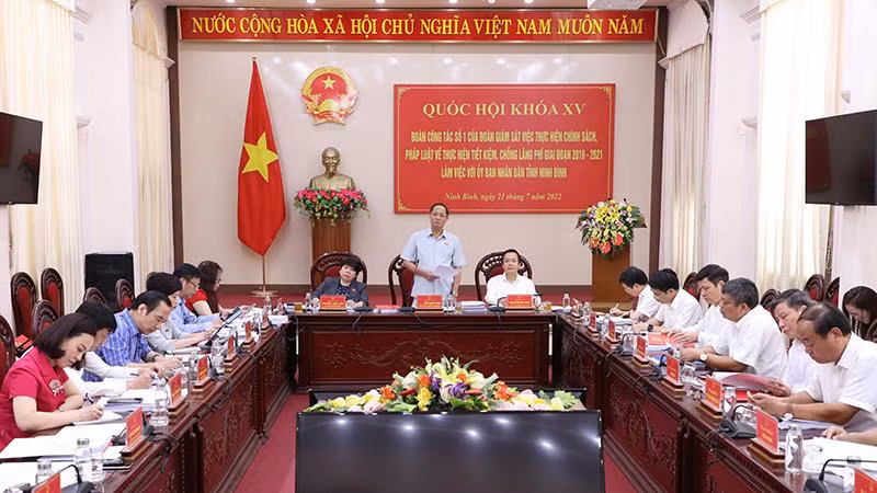 Buổi làm việc của Đoàn giám sát của Quốc hội tại Ninh Bình.