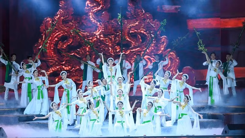 Chương trình biểu diễn nghệ thuật tại lễ kỷ niệm. (Ảnh: DUY LINH) Chương trình biểu diễn nghệ thuật tại lễ kỷ niệm. (Ảnh: DUY LINH)