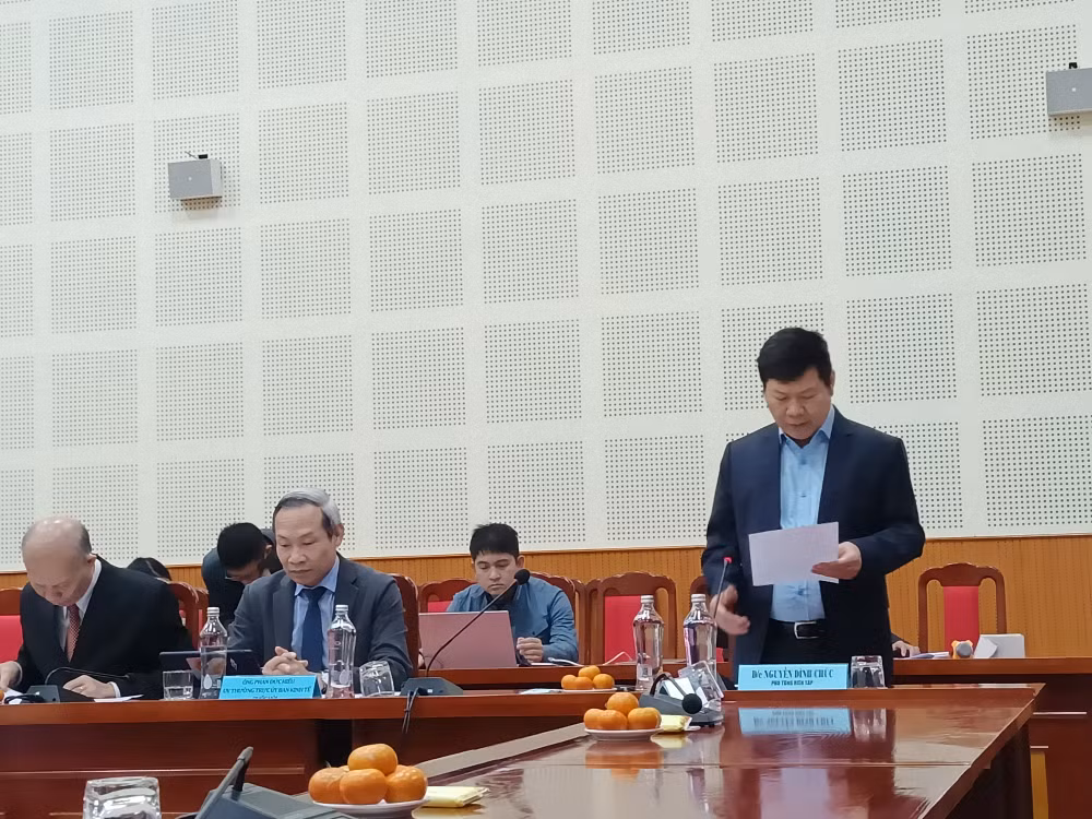 Phó Tổng Biên tập Báo Lao Động Nguyễn Đình Chúc phát biểu khai mạc tọa đàm.