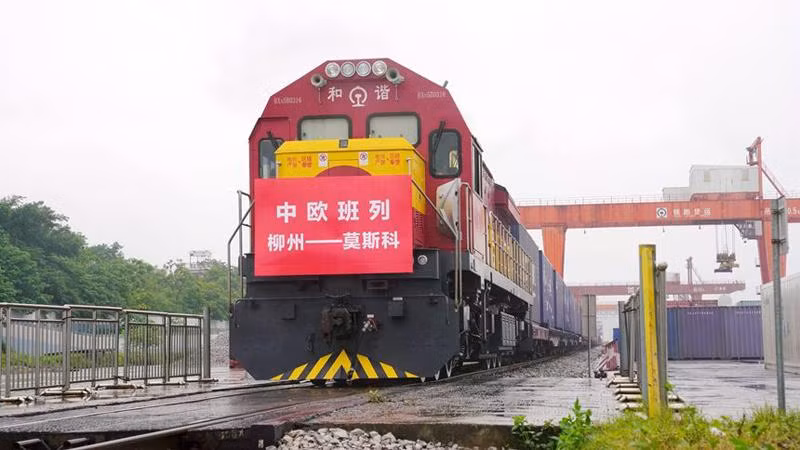Chuyến tàu chở hàng khởi hành từ thành phố Liễu Châu, Quảng Tây, Trung Quốc đến Moskva, Nga. (Ảnh: Nhân dân nhật báo)