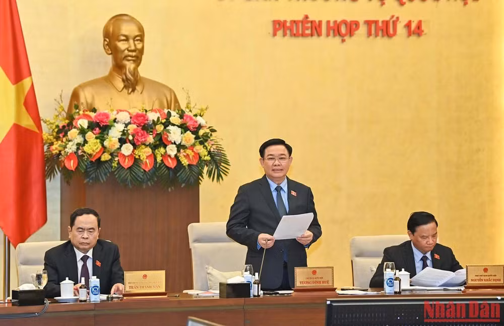 Phiên họp thứ 14 Ủy ban Thường vụ Quốc hội diễn ra trong 2,5 ngày (từ 9-11/8) để xem xét nhiều nội dung quan trọng. Trong đó, dành một ngày để thực hiện phiên chất vấn và trả lời chất vấn với Bộ trưởng Công an Tô Lâm và Bộ trưởng Văn hóa Thể thao và Du lịch Nguyễn Văn Hùng. Phiên họp thứ 14 Ủy ban Thường vụ Quốc hội diễn ra trong 2,5 ngày (từ 9-11/8) để xem xét nhiều nội dung quan trọng. Trong đó, dành một ngày để thực hiện phiên chất vấn và trả lời chất vấn với Bộ trưởng Công an Tô Lâm và Bộ trưởng Văn hóa Thể thao và Du lịch Nguyễn Văn Hùng.