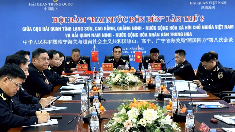 Các đại biểu dự hội đàm tại Cục hải quan tỉnh Lạng Sơn.