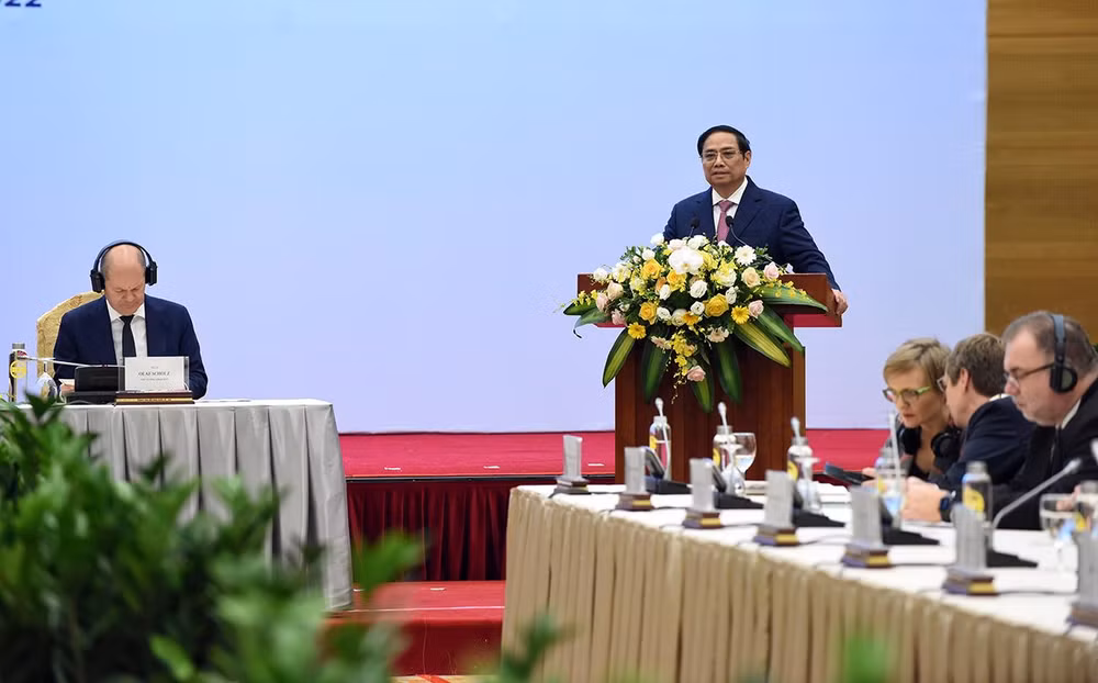 Phát biểu tại hội nghị, Thủ tướng Phạm Minh Chính nêu rõ, năm 2021, trong bối cảnh nhiều khó khăn, thách thức, Việt Nam đã nỗ lực và đạt được những kết quả quan trọng, nổi bật là đẩy nhanh bao phủ vaccine, kiểm soát dịch bệnh, kinh tế vĩ mô ổn định, lạm phát được kiểm soát, các cân đối lớn của nền kinh tế được bảo đảm, GDP tăng 2,58%.