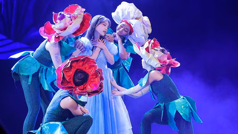 Một số hình ảnh của vở nhạc kịch “Alice in Wonderland”.