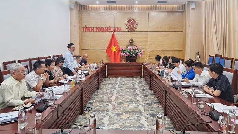 Đoàn công tác Báo Nhân Dân làm việc với lãnh đạo tỉnh Nghệ An thống nhất Chương trình giao lưu nghệ thuật “Truông Bồn - Bản hùng ca huyền thoại”, nhân kỷ niệm 54 năm chiến thắng Truông Bồn (30/10/1968-30/10/2022).