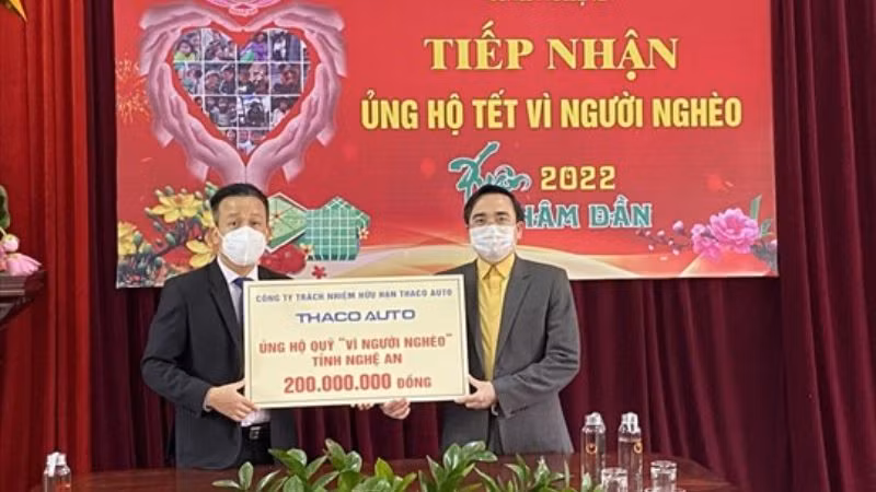 Mặt trận Tổ quốc Việt Nam các cấp tiếp nhận ủng hộ Tết vì người nghèo. (Ảnh: VINH DIỆP) Mặt trận Tổ quốc Việt Nam các cấp tiếp nhận ủng hộ Tết vì người nghèo. (Ảnh: VINH DIỆP)