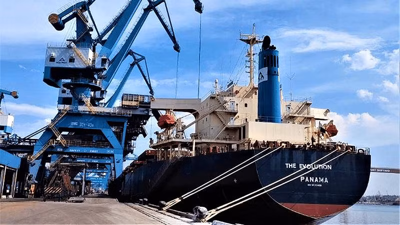 Tàu The Evolution là tàu có trọng tải lớn thứ hai của Tập đoàn Hòa Phát, được đóng tại Nhật Bản với thiết bị hiện đại, độ an toàn cao.