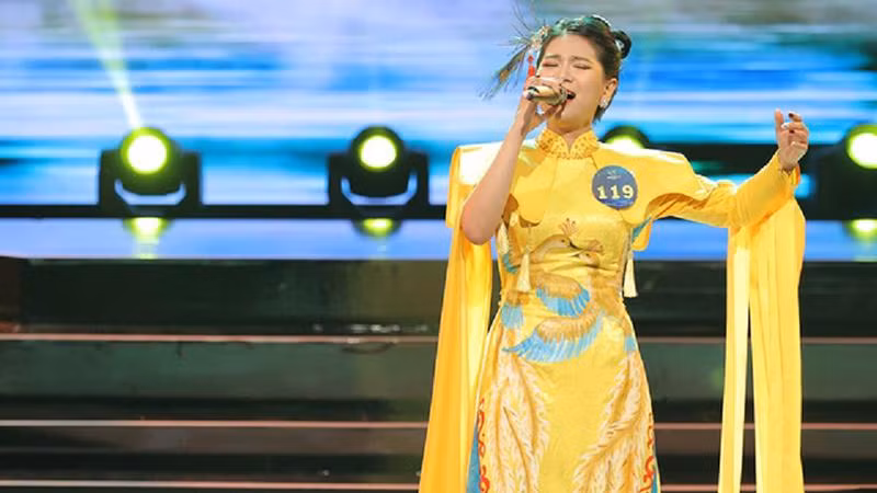 Thí sinh Nguyễn Thị Thu An (SBD 119) được điểm cao nhất về phong cách Dân gian trong đêm thi cuối cùng Sao Mai 2022 khu vực miền bắc.