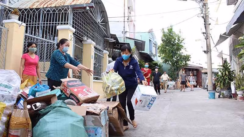 Các mô hình thu gom rác tái chế tại Đà Nẵng nhận được sự hưởng ứng của người dân. Các mô hình thu gom rác tái chế tại Đà Nẵng nhận được sự hưởng ứng của người dân.
