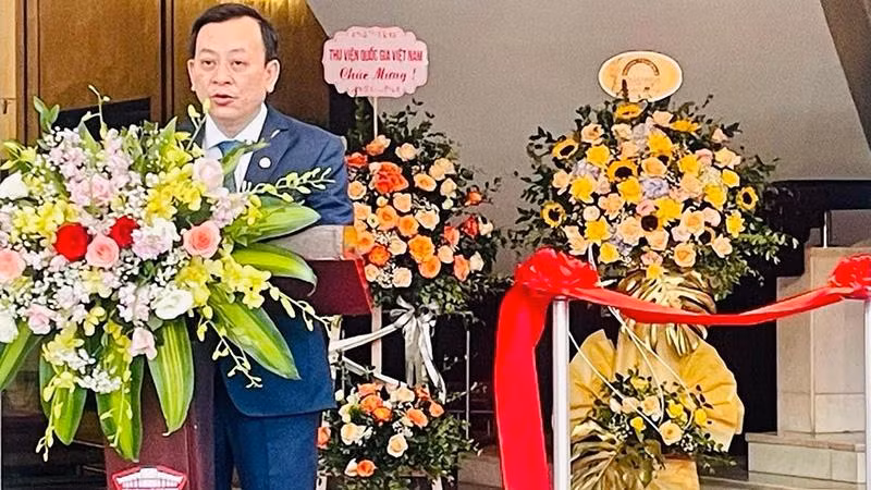 Giám đốc Bảo tàng Hồ Chí Minh Vũ Mạnh Hà phát biểu khai mạc trưng bày.