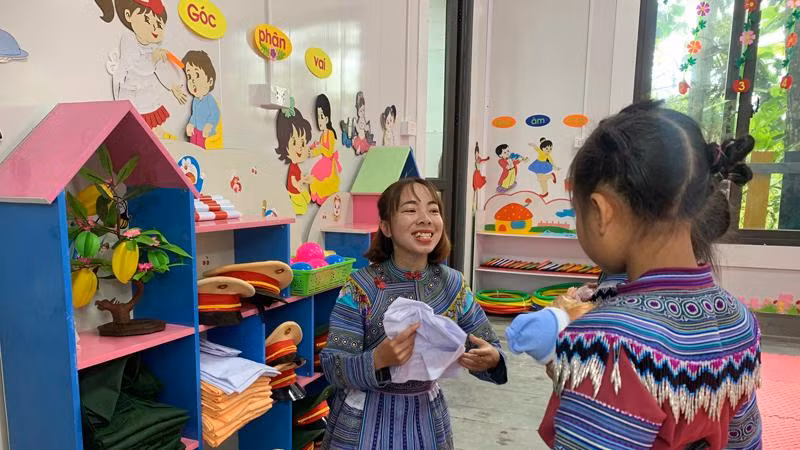 Niềm vui của trẻ em có ngôi trường mới.
