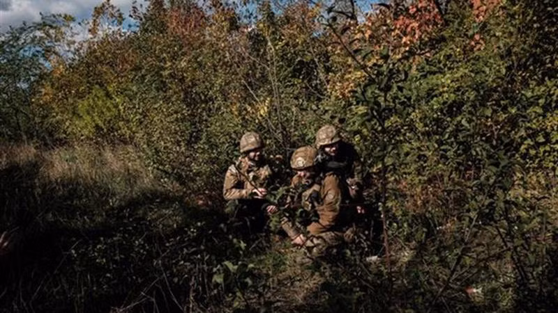 Binh sĩ Ukraine làm nhiệm vụ tại vùng Donetsk, ngày 12/10/2022. (Ảnh: AFP/TTXVN)