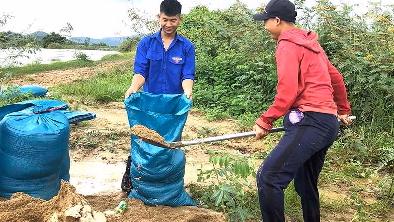 Người dân Lắk chủ động các phương án phòng, chống bão lũ. Người dân Lắk chủ động các phương án phòng, chống bão lũ.