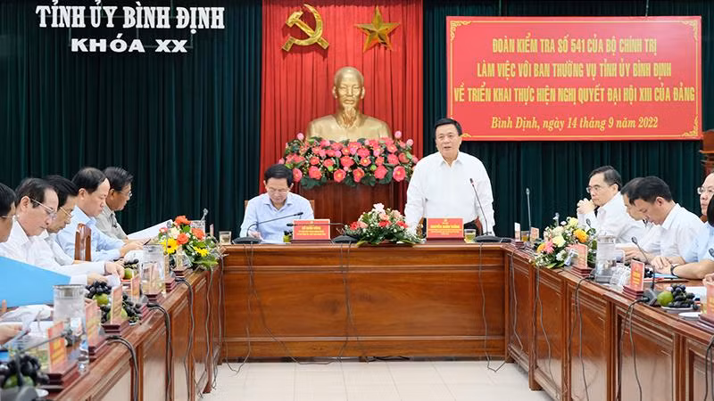 Đồng chí Nguyễn Xuân Thắng phát biểu tại buổi làm việc.