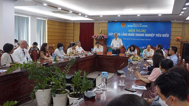 Lãnh đạo Cục Thuế Thành phố Hồ Chí Minh chia sẻ thông tin cải cách hành chính về thuế trên địa bàn thành phố.