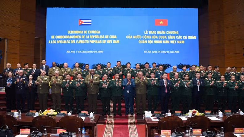 Các đại biểu tham dự buổi lễ.