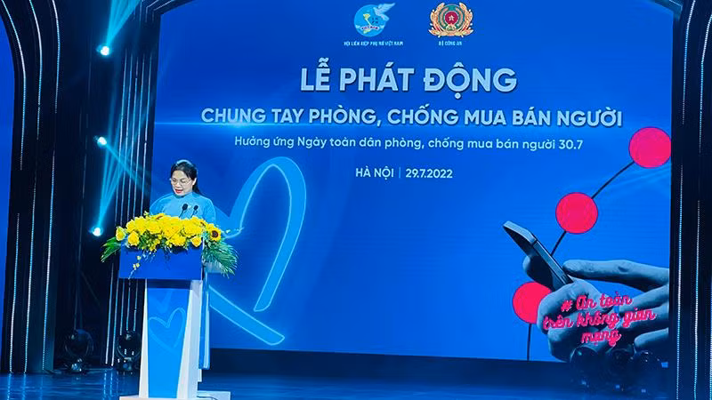 Chủ tịch Hội Liên hiệp Phụ nữ Việt Nam Hà Thị Nga phát biểu khai mạc buổi lễ.