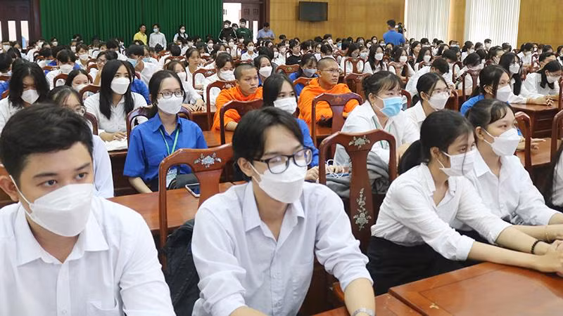Sinh viên các trường cao đẳng, đại học tỉnh Trà Vinh dự hội nghị tuyên truyền biển, đảo. Sinh viên các trường cao đẳng, đại học tỉnh Trà Vinh dự hội nghị tuyên truyền biển, đảo.