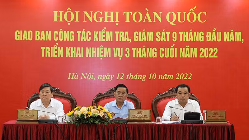 Các đồng chí chủ trì hội nghị.