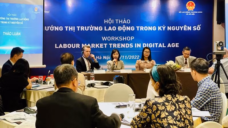 Đại diện các tổ chức, doanh nghiệp chia sẻ thông tin tại hội thảo.