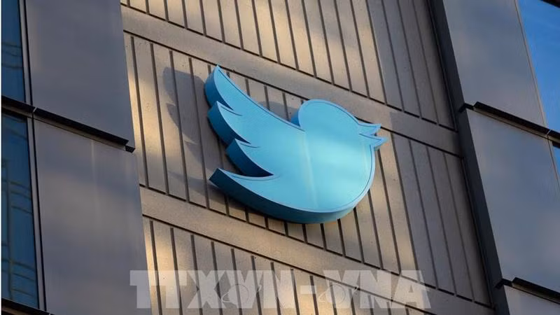 Biểu tượng Twitter tại trụ sở ở San Francisco, California, Mỹ. (Ảnh: AFP/ TTXVN)