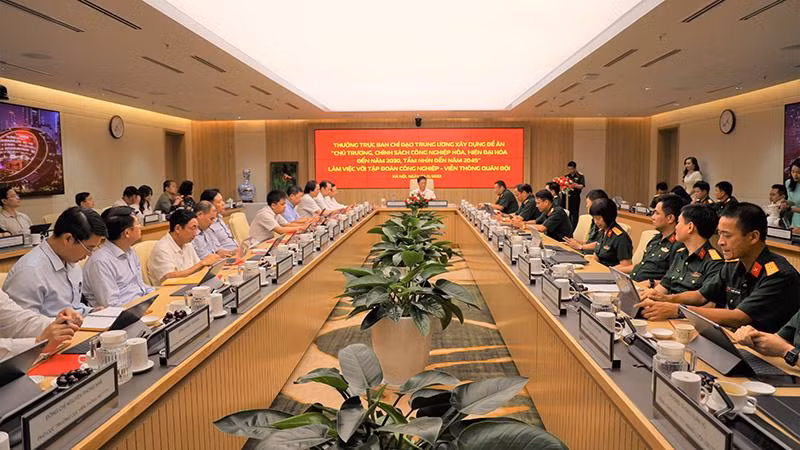 Quang cảnh buổi làm việc. Quang cảnh buổi làm việc.