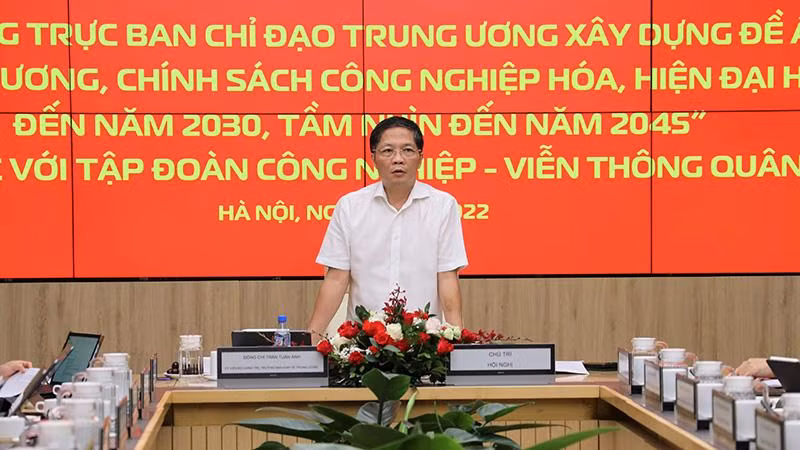 Đồng chí Trần Tuấn Anh phát biểu tại buổi làm việc.