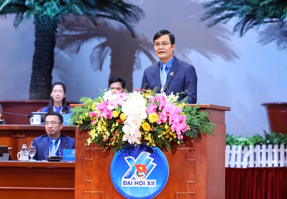 Bí thư thứ nhất Trung ương Đoàn Bùi Quang Huy trình bày Báo cáo chính trị của Ban Chấp hành Trung ương Đoàn khóa XI.