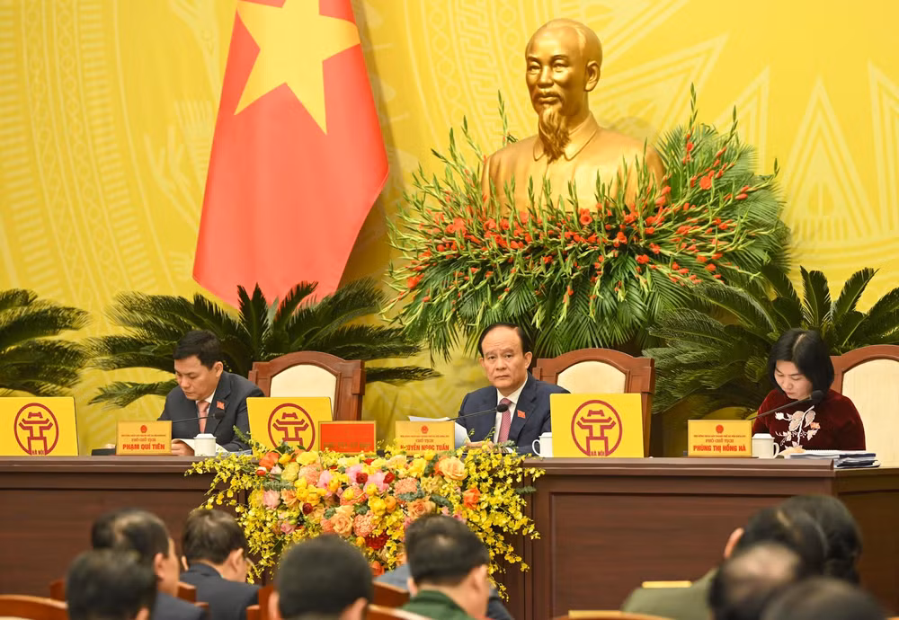 Lãnh đạo Hội đồng nhân dân thành phố chủ trì và điều hành phiên họp. Lãnh đạo Hội đồng nhân dân thành phố chủ trì và điều hành phiên họp.