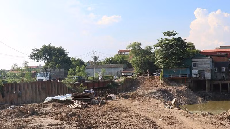 Dự án Đầu tư xây dựng Cầu Nét, đường tỉnh lộ 295, nối địa phận huyện Yên Phong và thành phố Từ Sơn, tỉnh Bắc Ninh gặp khó khăn do không giải phóng được mặt bằng.