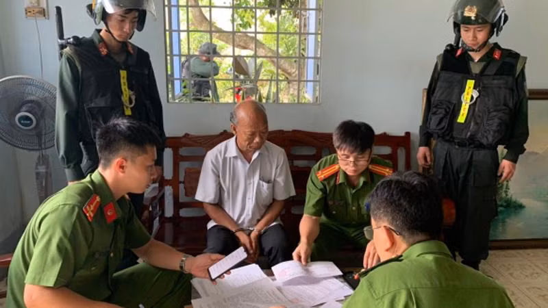 Khám xét nơi ở của Đỗ Tấn Điềm.