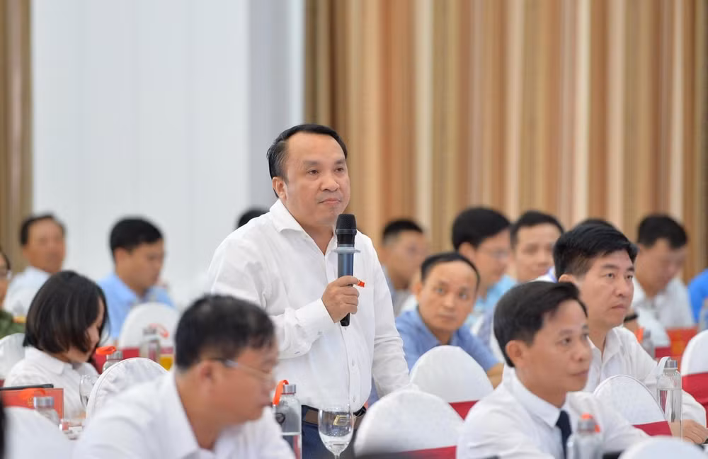 Giám đốc Sở Y tế tỉnh Nghệ An Dương Đình Chỉnh giải trình vì sao bác sĩ và nhân viên y tế Nghệ An xin nghỉ việc.